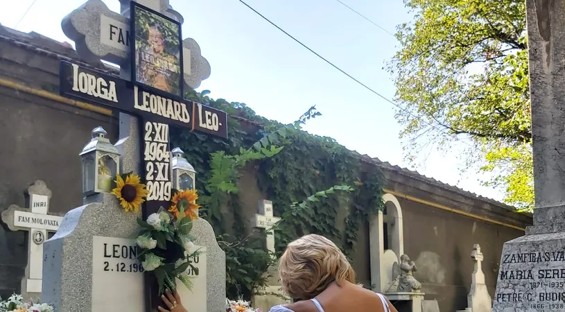 EXCLUSIV| Văduva lui Leo Iorga, în rochie albă la mormântul artistului! “Am fi împlinit 31 de ani de la nuntă”