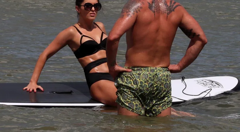 Denisa Nechifor, sexy și jucăușă la malul mării alaturi de un barbat musculos si tatuat