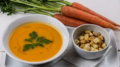 Deliciu pentru bucătărese: supă cremă de morcovi cu ghimbir și usturoi