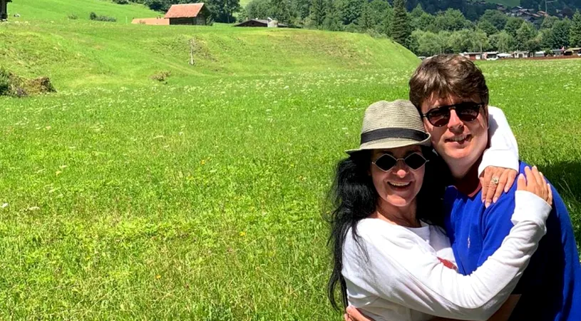 Angela Gheorghiu și iubitul tinerel își petrec vacanța într-un sat de poveste din Elveția