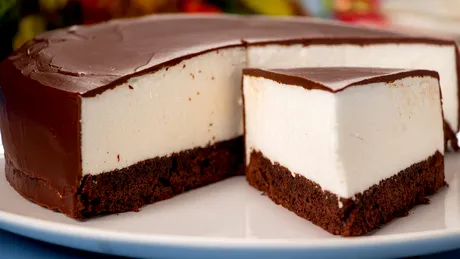 Reteta tort 'Lapte de pasare'. Se face usor si rapid, cu ingrediente ieftine! VIDEO