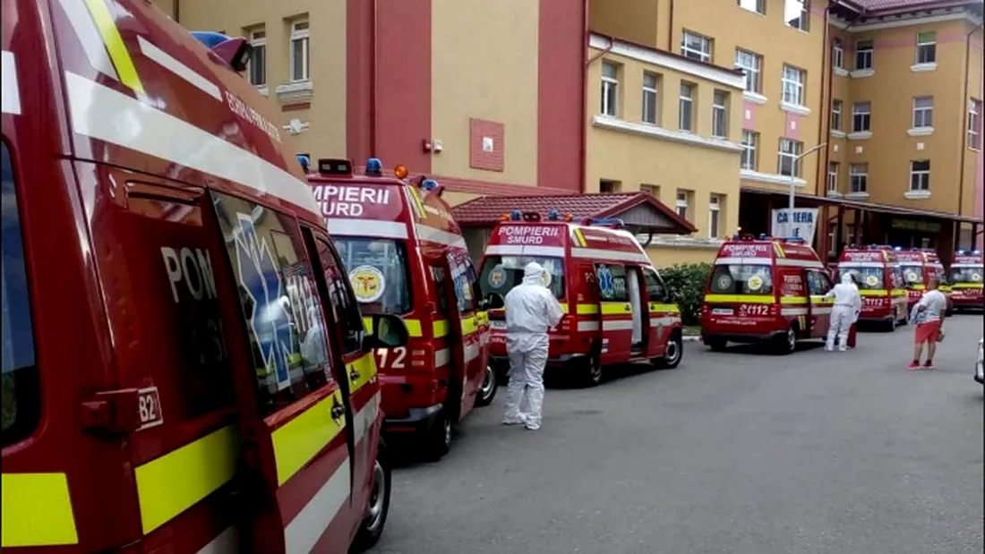 Imagini devastatoare! Coadă de ambulanțe care aduc bolnavi la „Matei Balș”. Ce spun medicii din prima linie