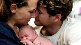 Au fost distrusi de durere cand li s-a spus ca bebelusul lor a murit! Sapte ani mai tarziu au avut parte de un soc. CE au gasit parintii in posta