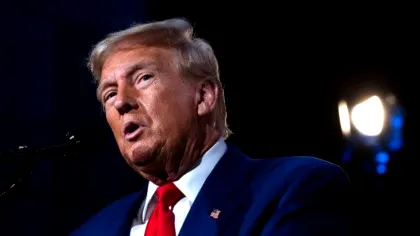 Donald Trump își testează angajații guvernamentali. Îi pune să scrie un eseu de 200 de cuvinte, ca la școală.
