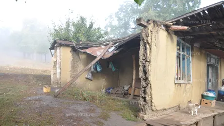 Batranii din Romania care traiesc intr-o saracie crunta si o pensie mizera: 39 de lei! Casa sta sa cada pe ei, iar barbatul are piciorul amputat! Ce spun autoritatile