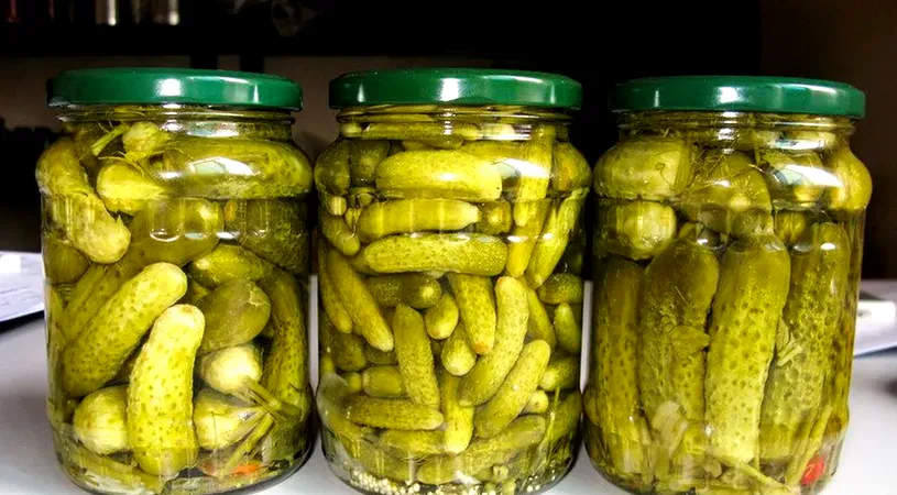 Castraveți murați ca în Bucovina. Rețeta pe care trebuie să o încerci