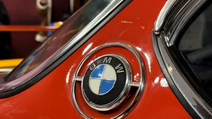 Legendă pe patru roți: Primul BMW Art Car din istorie vine în România!