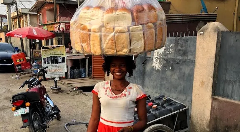 Vindea paine pe strada, iar a doua zi viata ei s-a schimbat radical si a ajuns celebra in toata lumea. Povestea acestei tinere pare desprinsa din filme