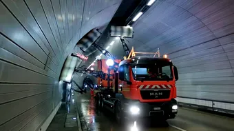 VIDEO! Mama la ce nivel este Elvetia! Utilajul SF cu care spala pereteii si tavanul tunelurilor pe unde circula masini. N-ai vazut asa ceva