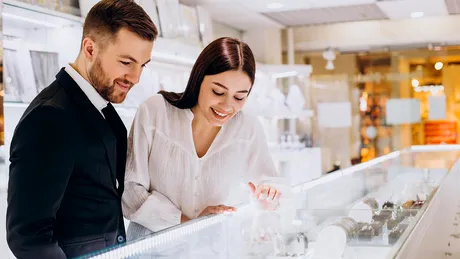 (P) Rămân diamantele cel mai bun prieten al unei femei?