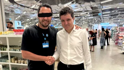 Nicușor Dan, surprins într-un magazin low cost, cumpărând haine pentru copii. Imaginea care a scandalizat internetul