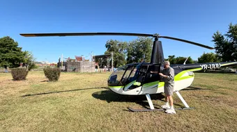 Cătălin Botezatu și-a făcut intrarea în forță, cu elicopterul, la Young Island Festival de la Bacău