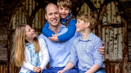 O fotografie simpatică cu prințul Louis a devenit virală. Ce face micuțul în timp ce prințul William se pregătea pentru parada Trooping the Colour