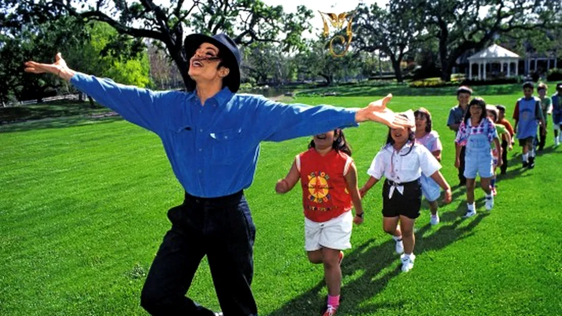 VIDEO! Menajera lui Michael Jackson aduce dovezi grele ca regele muzici pop era PEDOFIL! Gaseam in jacuzzi lenjerie intima de-a copiilor si avea pese tot prin casa lubrifiant