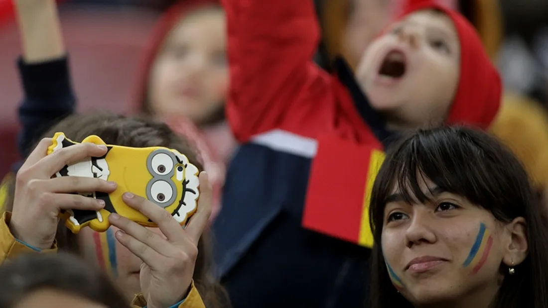 Copiii romani care au participat ieri la meciul Romania - Norvegia au devenit vedete