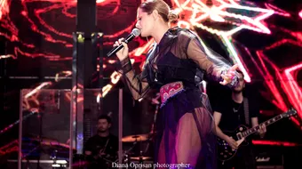 MEGA show făcut de Raluka pe scena de la Bamboo. Acompaniată de acordeon, tambal și vioară