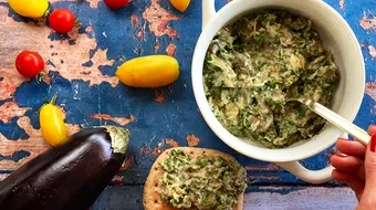 Ce să pui în salata de vinete în loc de maioneză. Ingredientele care o fac mai gustoasă și mai sănătoasă