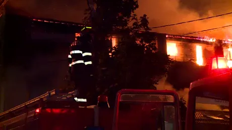 Incendiu de proportii intr-un bloc de apartamente din Capitala