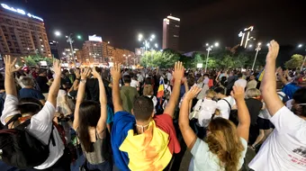 Un barbat de 62 de ani care a participat la protestele din Piata Victoriei a murit duminica seara. Ce a patit