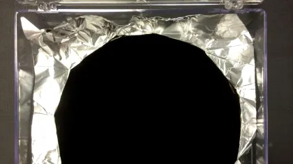 Vantablack, „cel mai negru negru”, ar putea salva astronomia