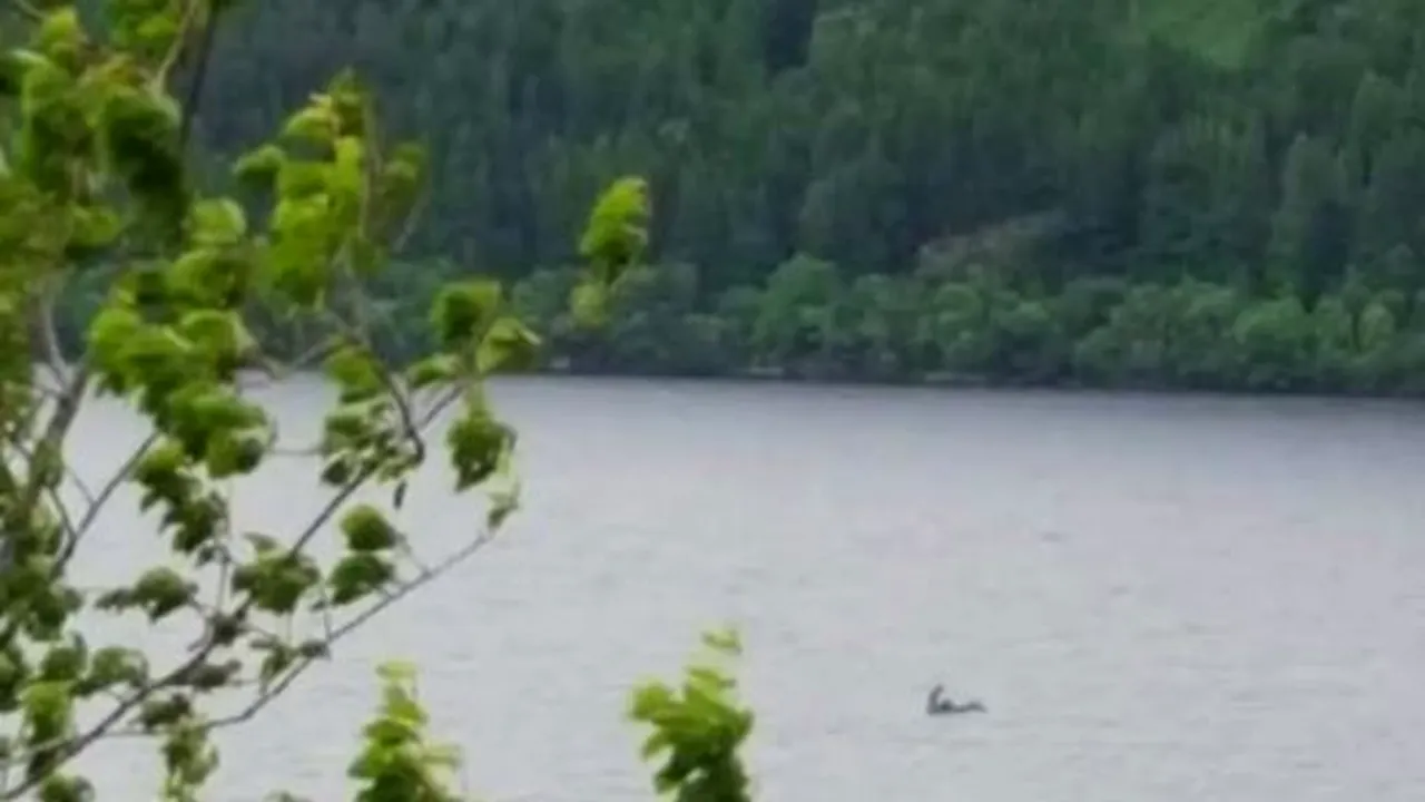 monstrul din loch ness 