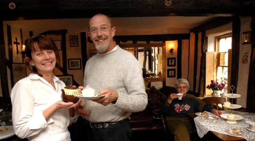 A aflat ca sotia il insala si a vazut negru in fata ochilor! Barbatul se intorcea de la munca cand a dat peste... ! Ce a gasit acest barbat atarnat de tocul usii