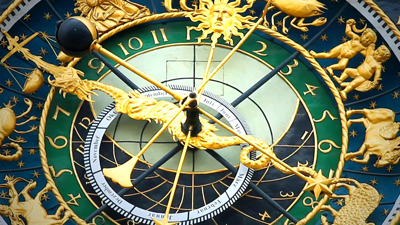 horoscop-sfatulparintilor.ro-pixabay_com-astronomical-clock-408306_1920 