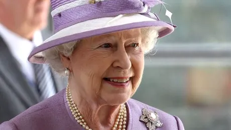 Regina Elisabeta a II-a a devenit, din nou, străbunică! Zara Tindall a născut al treilea copil