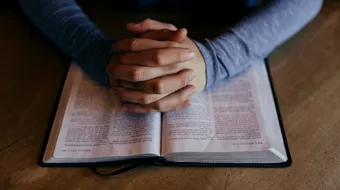 Rugăciunea care te ajută în cele mai dificile clipe! Spune-o la greu și găsește alinare