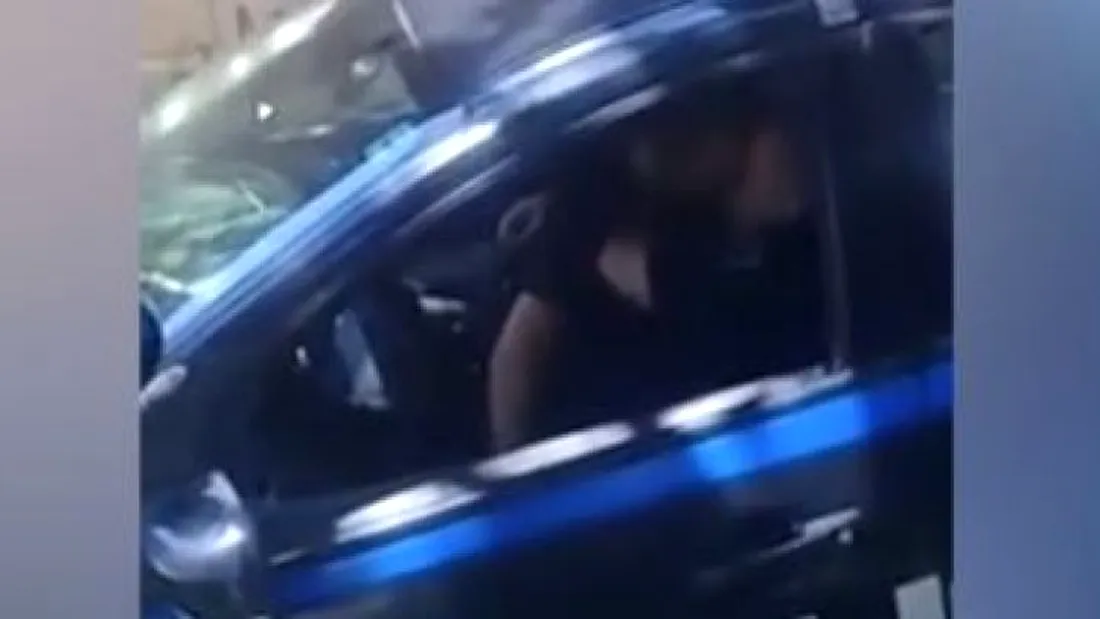 Doi polițiști, surprinși în timp ce făceau amor în mașină! Se aflau în timpul serviciului