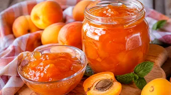 Dulceață de caise ca la bunica. Rețeta simplă care păstrează aroma verii în borcan