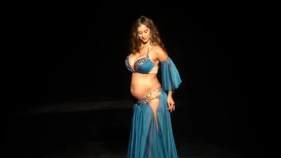 A dansat din buric pana in luna a 9-a de sarcina! Cum arata copilul pe care l-a adus pe lume VIDEO