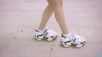 Inventia care iti transforma orice pereche de incaltaminte in role! Uite cat e de cool si costa doar 80 de Euro VIDEO