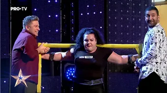 Cea mai puternica femeie din Romania arata ca un taur la doar 25 de ani! I-a luat pe sus pe Smiley si Bartos: „Pot trage si un avion dupa mine”