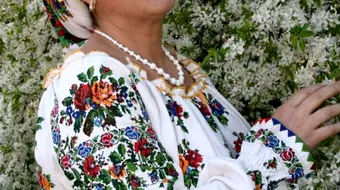 Soc in muzica populara! Celebra artista a divortat si s-a cuplat cu nasul ei de cununie. Toata Romania o cunoaste si ii stie cantecele