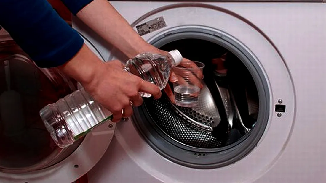 Trucul genial să scapi definitiv de mirosul urât din mașina de spălat. Nu vei mai avea probleme cu filtrul și garnitura