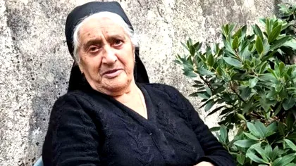 „Ultima regină a Italiei”. Povestea femeii care poartă zilnic costumul tradițional, vechi de secole