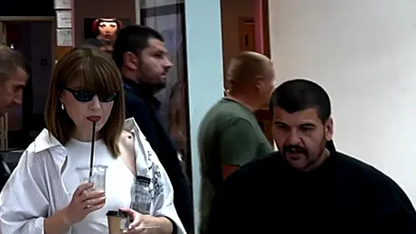 Cu ce artist celebru din România se iubește Alexandra Ungureanu! Au împărțit săruturi criminale într-un mall