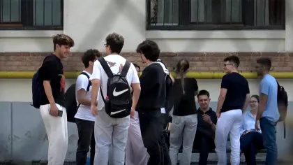 Cum a apărut îmbrăcată această tânără din Iași la Bacalaureat. Colegii au crezut că vine direct din club