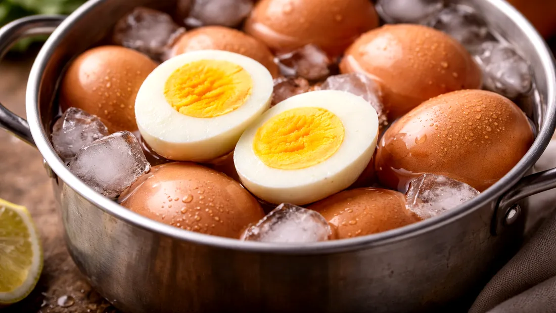 Cum se fierb corect ouăle de Paște: secretul unui gălbenuș perfect