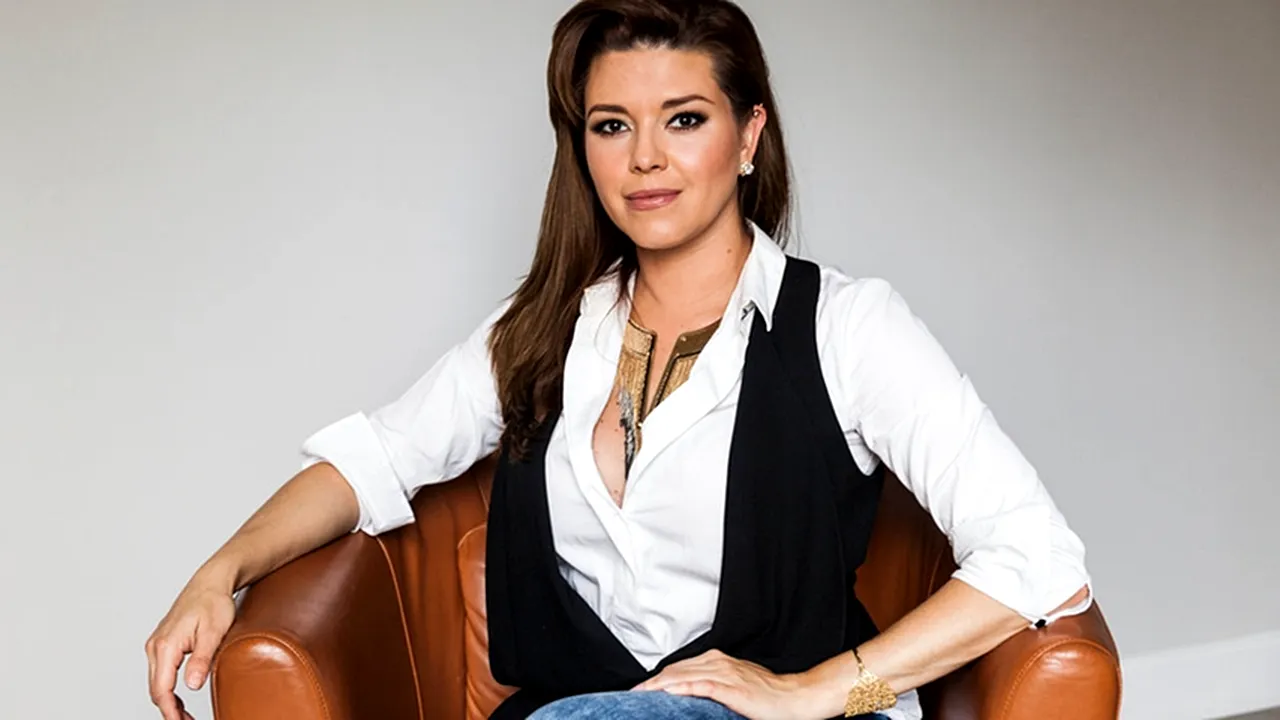 O fosta Miss Universe a cazut in direct (7) 