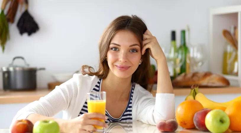 Sucul natural care întinerește. Conține mai mult colagen și antioxidanți decât o cremă