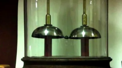 După 184 de ani, misteriosul clopot electric de la Oxford continuă să sune. Are cea mai durabilă baterie din lume