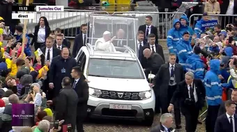 Minune! Un preot a gasit 5.000 de euro pe jos, intr-o toaleta, in timpul vizitei Papei Francisc la Blaj! Ce a facut cu banii?!