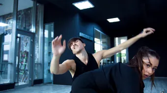 Nicole Cherry, cel mai erotic si lasciv dans alaturi de Emil Rengle! Nu mai este deloc o fetita cuminte! A dansat „twerk” in cei mai mulati colanti ai ei!