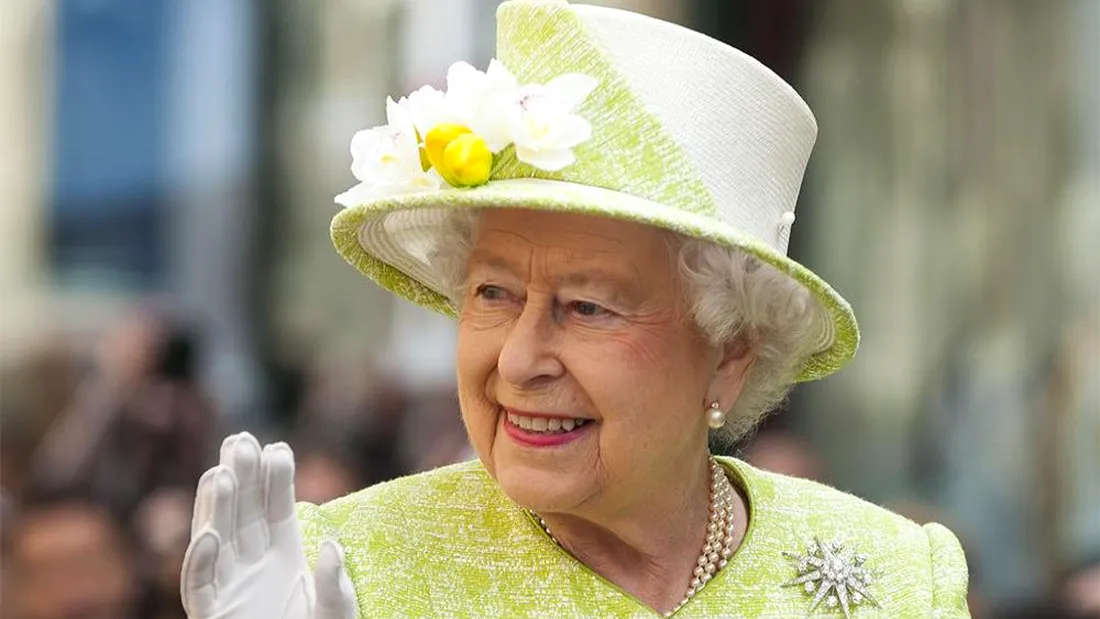 Regina Elisabeta a II-a, o împătimită a perlelor! De ce poartă mereu această bijuterie