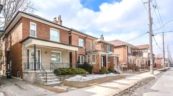 O batrana a incercat sa isi vanda casa, insa cei care i-au trecut pragul au ramas inmarmuriti! Ce a pastrat acesta timp de 72 de ani