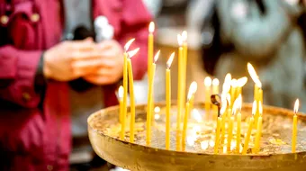 Ce poți să împarți înainte de Crăciun pentru liniște și sănătate în familie. Ce simbolizează mărul oferit de pomană