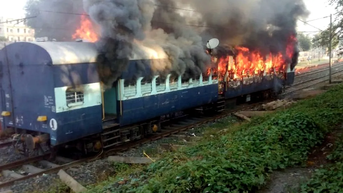 Un tren a luat foc! Peste 60 de oameni au murit si alti 40 au fost raniti