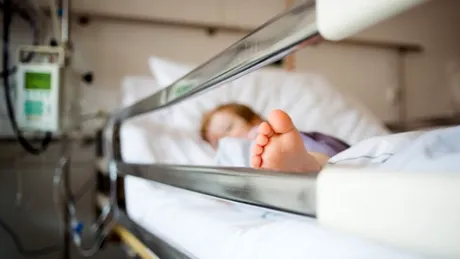 Le-a spus medicilor ca fetita ei de 5 luni s-a inecat cu lapte, insa femeia ascundea adevarul! Ce au descoperit doctorii pe capul micutei :(